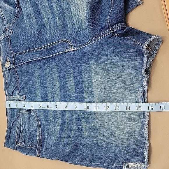 Time and Tru, Size 18 High Rise Denim Cutoff Shorts, Excellent Condition - Picture 7 of 8